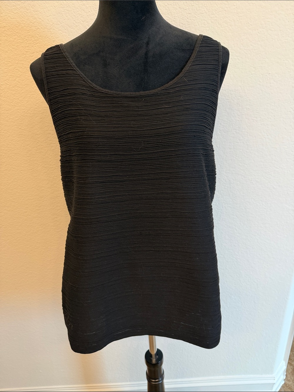 Black Textured Sleeveless Tank Top
